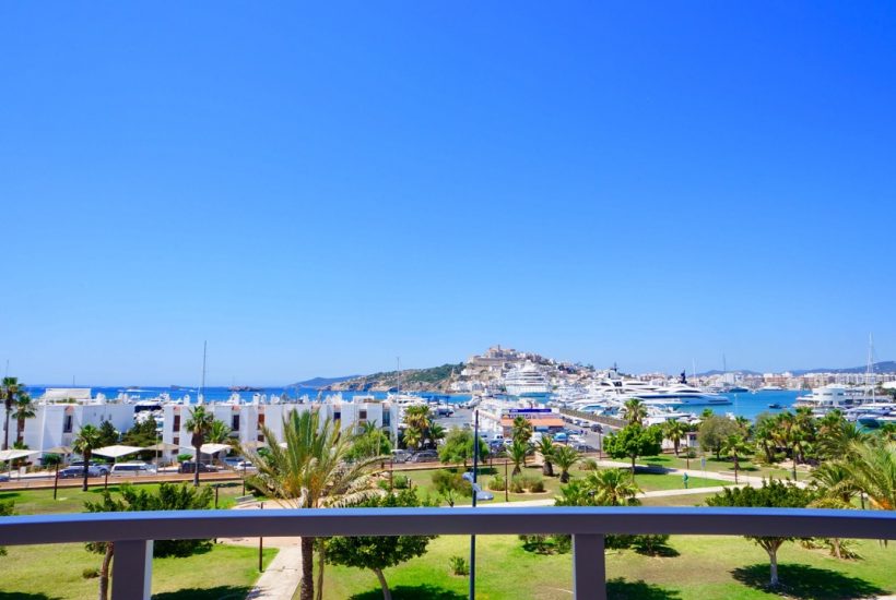 Vistas espectaculares al mar en Botafach. Exclusivo apartamento de 2 dormitorios y 2 baños