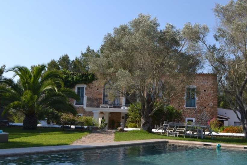 Villa a 7 km de Jesús en camino viejo Santa Eulalia