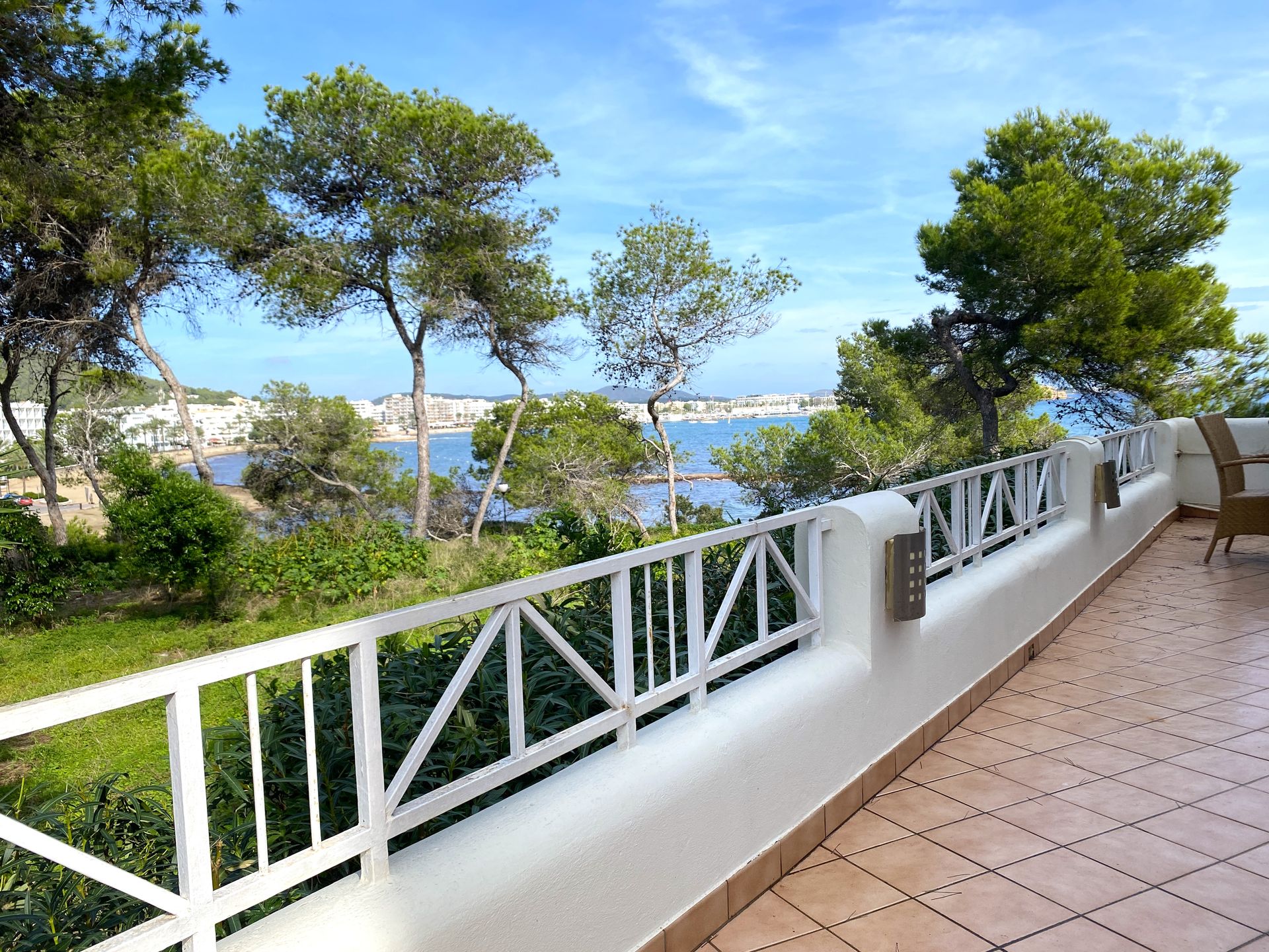 Adosado esquinero vista mar Santa Eulalia.