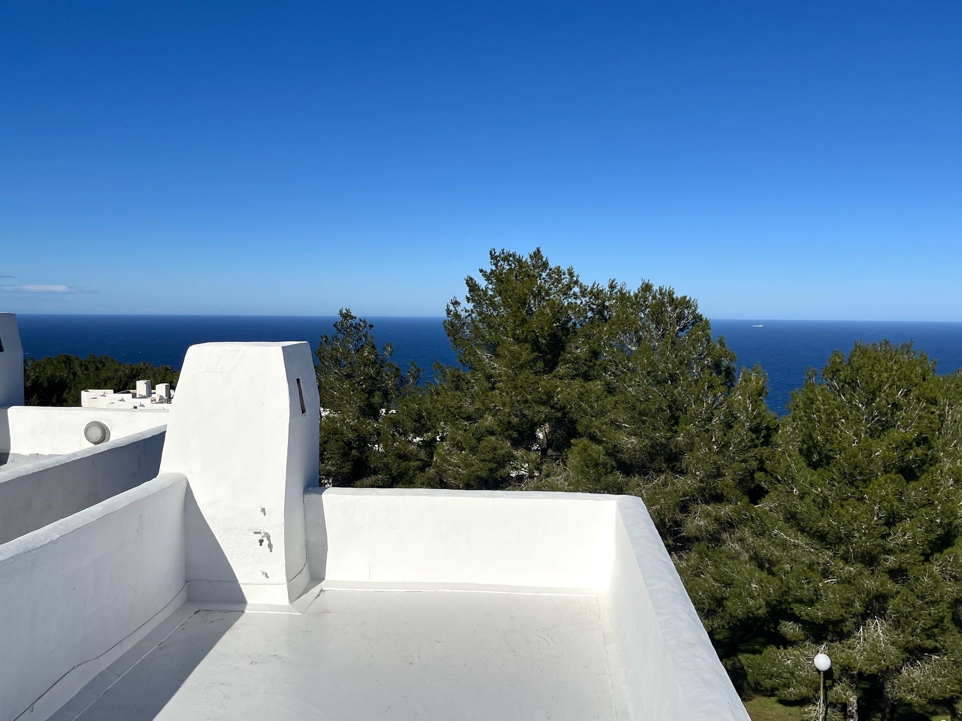 Dúplex con vistas al mar en el norte de Ibiza — Po