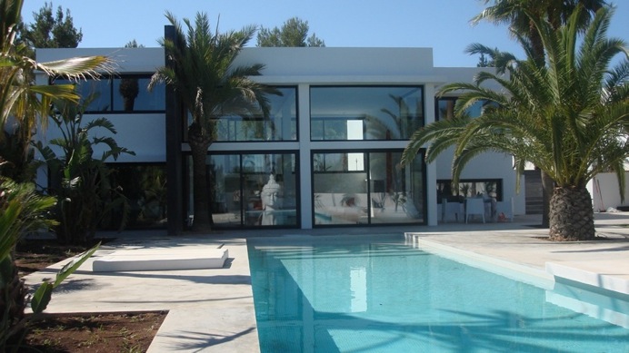 piscina privada y casa