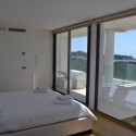 dormitorio con terraza vista al mar